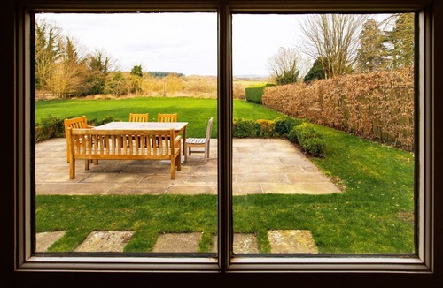 Fifield Cottage | GARDENERS COTTAGE, pet friendly in Milton-Under-Wychwood