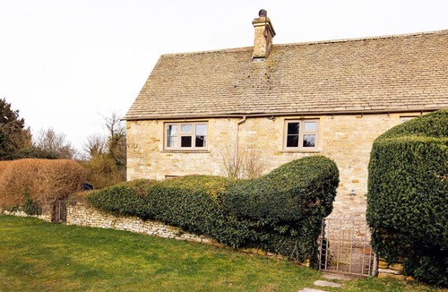 Fifield Cottage | GARDENERS COTTAGE, pet friendly in Milton-Under-Wychwood
