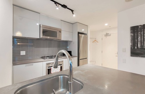 Gastown Apartment | Gastown Unbeatable View 1 Bedroom High Rise Apartment Rooftop View of Downtown