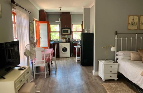 Die Boord Apartment | Gatsby Suite, with pool in quiet area, close to town