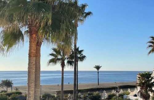 Marina de Casares House | Gem Beach House Pool Sports Club Water Front Rooftop BBQ