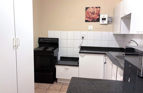 Greater Johannesburg Metropolitan Area Bed & Breakfast | Gem Family Cottage in Blairgowrie Close to Sandton/main amenities &Golf courses.