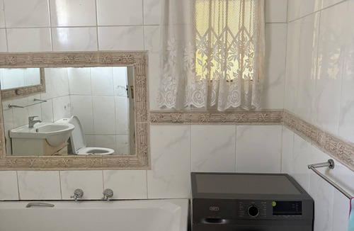 Greater Johannesburg Metropolitan Area Bed & Breakfast | Gem Family Cottage in Blairgowrie Close to Sandton/main amenities &Golf courses.