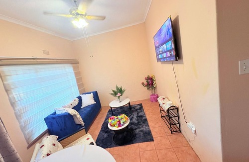 Greater Johannesburg Metropolitan Area Bed & Breakfast | Gem Family Cottage in Blairgowrie Close to Sandton/main amenities &Golf courses.