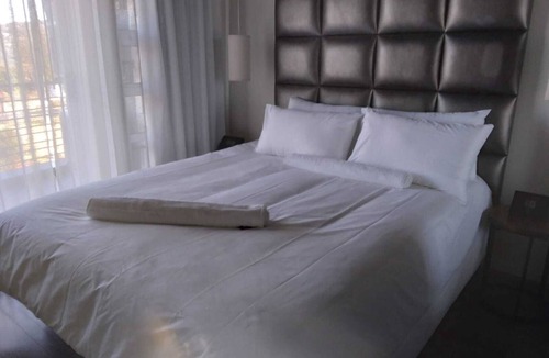 Greater Johannesburg Metropolitan Area Apartment | Genesis-Hotels Glenhazel Johannesburg. 3 Bedroom Luxury Apartments