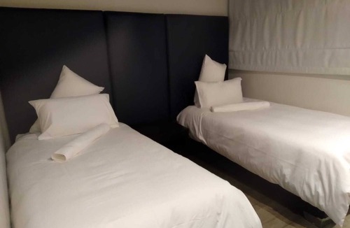 Greater Johannesburg Metropolitan Area Apartment | Genesis-Hotels Glenhazel Johannesburg. 3 Bedroom Luxury Apartments