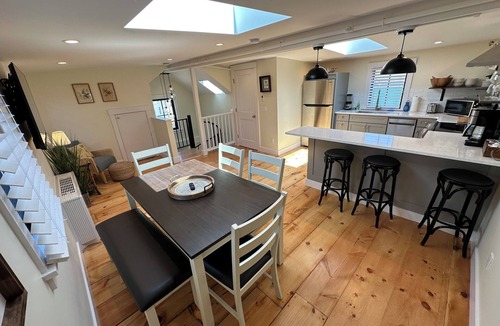 Yachting Village House | Get ready for the ultimate Newport adventure in this stunning renovated whole house right off Historic Thames Street! 6BR/6 queens + pull-outs (sleeps 16), 2 full kitchens, private deck
