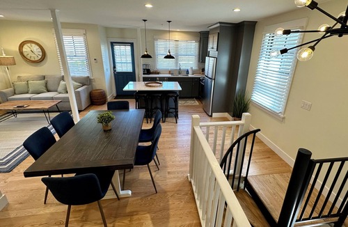 Yachting Village House | Get ready for the ultimate Newport adventure in this stunning renovated whole house right off Historic Thames Street! 6BR/6 queens + pull-outs (sleeps 16), 2 full kitchens, private deck