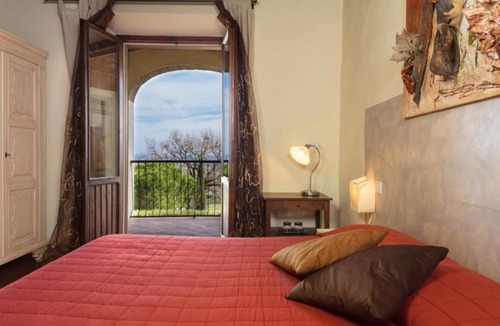 Castel San Gimignano Apartment | Giovanna apartment on two levels overlooking the swimming pool