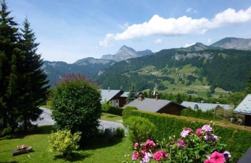 Notre-Dame-de-Bellecombe Ski Chalet | Gite de France classified * in chalet Savoyard, with view, AT THE FOOT OF THE TRACKS