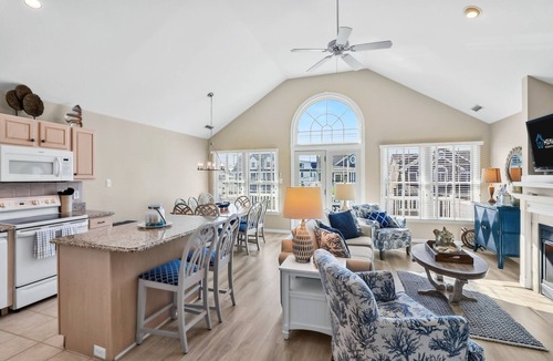 Gold Coast Condo | Gold Coast 3BR Condo w/Rooftop Deck & Garage,Sleeps 6