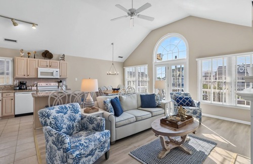 Gold Coast Condo | Gold Coast 3BR Condo w/Rooftop Deck & Garage,Sleeps 6