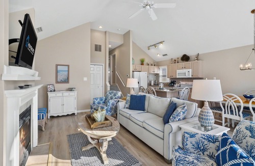 Gold Coast Condo | Gold Coast 3BR Condo w/Rooftop Deck & Garage,Sleeps 6