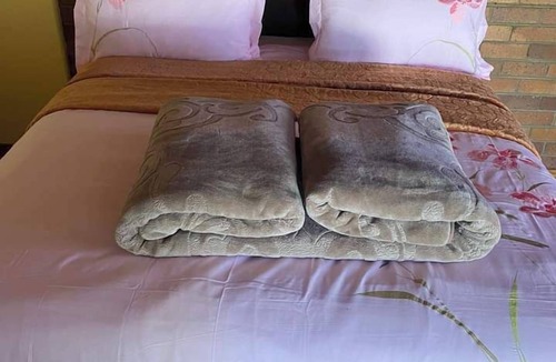 Mahikeng House | Golden gate guesthouse 0787391431