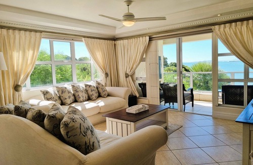 Strand Apartment | 'Goldwater on Beach', Stunning 3 bedroom apartment opposite the Beach