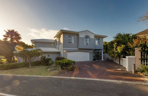 Strand House | Golf at the beach.