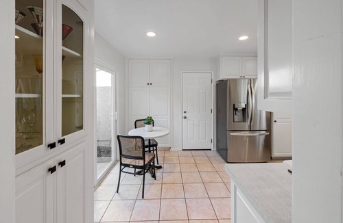Thousand Oaks House | Golf course & Mountain View with Jacuzzi. Peaceful home. Family friendly.