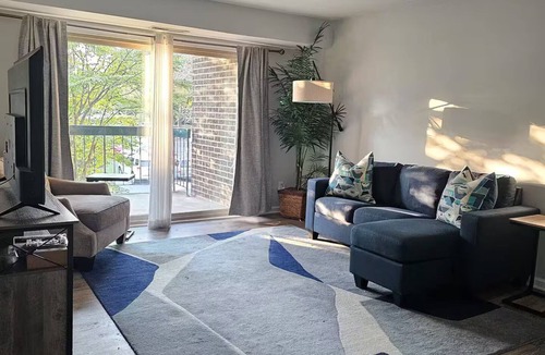 Gaithersburg Condo | Gorgeous 1-Bedroom + Den 2nd Floor Condo in Gaithersburg