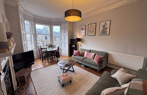 Stockbridge Apartment | Gorgeous 2BDR with Unique Character in Edinburgh