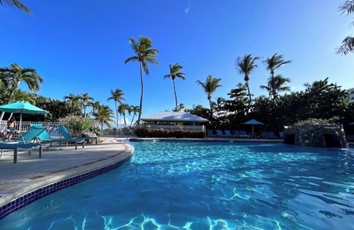 Nazareth Condo | Gorgeous 4-bdr Cowpet Bay Waterfront condo, steps from Beach
