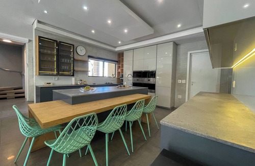 Glenhazel House | Gorgeous 5-bedroom house with a pool in Glenhazel, Johannesburg