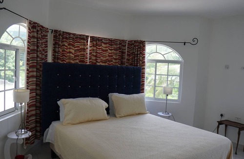 Porus Bed & Breakfast | Gorgeous 8-bedroom bed & breakfast in charming Clarendon Park Tollgate