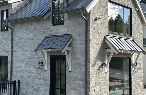 West Vancouver Cottage | Gorgeous Cottage retreat only steps to trails, beaches and local shops.