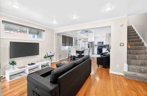 Northeast Condo | GORGEOUS HOME TUCKED AWAY IN GREENER PART OF TOWN