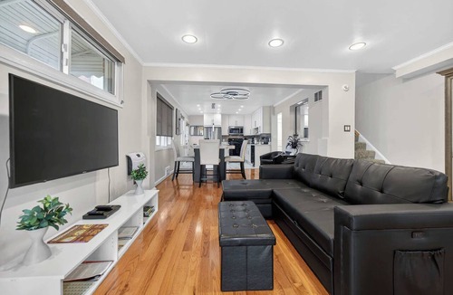 Northeast Condo | GORGEOUS HOME TUCKED AWAY IN GREENER PART OF TOWN