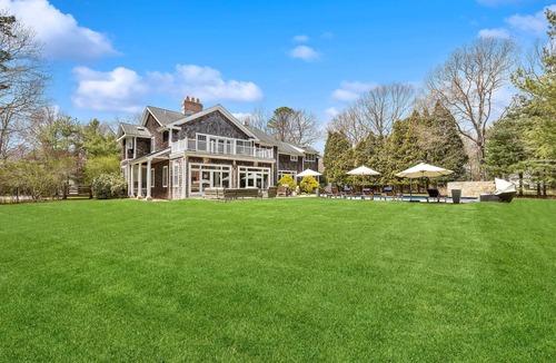Wainscott House | Gorgeous East Hampton home close to the beach!