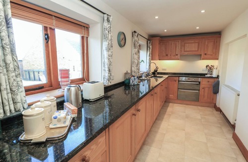 Ilmington Cottage | GRANARY COTTAGE, pet friendly, character holiday cottage in Ilmington