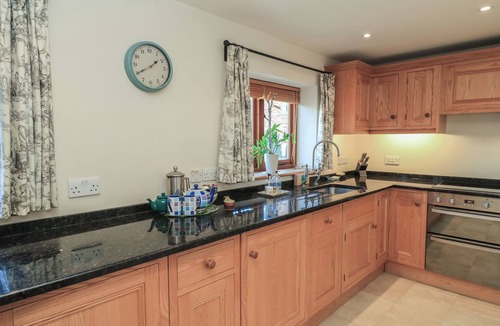 Ilmington Cottage | GRANARY COTTAGE, pet friendly, character holiday cottage in Ilmington