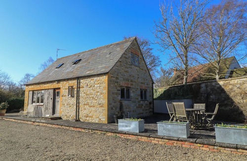 Ilmington Cottage | GRANARY COTTAGE, pet friendly, character holiday cottage in Ilmington