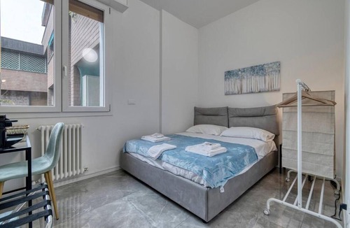 San Donato-San Vitale Apartment | Grand 6 Bedroom Central Apartment 4 Baths & 1 Parking
