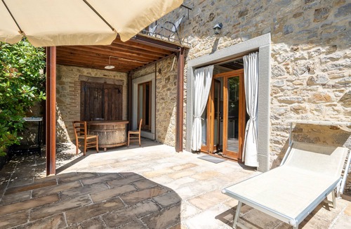 Pieve Santo Stefano Apartment | Green Deluxe Olivo Gentile – Agriturismo with Experiences, Breakfast Included - Le Ceregne Bio