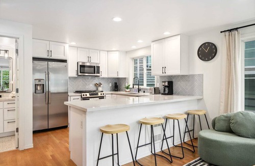 Licton Springs Condo | Green Lake Remodelled home with AC, garage, yard