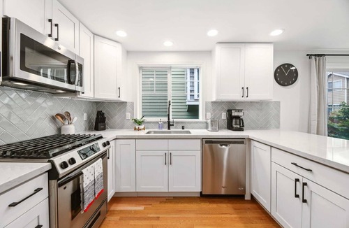 Licton Springs Condo | Green Lake Remodelled home with AC, garage, yard