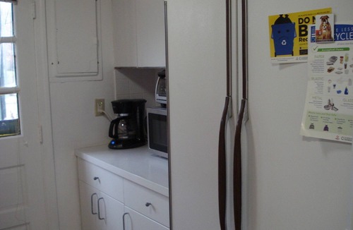 Capitol View Apartment | Ground Level Apartment Close Proximity To Metro Station
