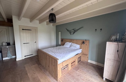 Beets House | Guest room on farm in rural setting