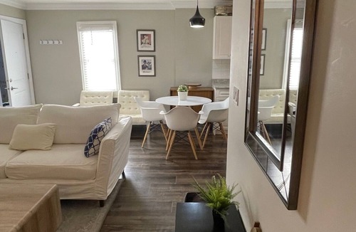 Central Lonsdale Apartment | Guest Suite in North Van
