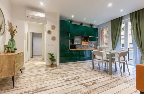 San Donato Apartment | GuestHost - Apartment located on the first floor of a building with a lift.In 75 square meters of space, it comfortably accommodates 6 people with two double bedrooms and a sofa bed in the living room.Connected with the city center and with all points of