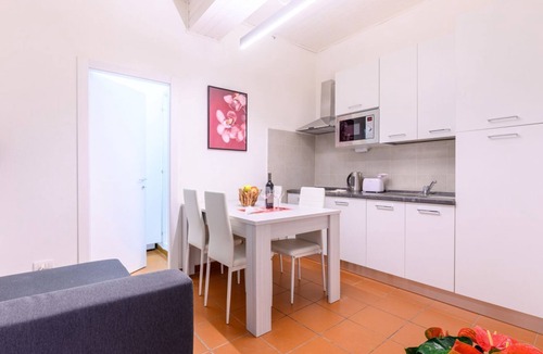 Oltretorrente Apartment | GuestHost - Apartment located on the first floor of a period building, with two floors in total, without lift.It comfortably accommodates 3 people in 45 m2 of space.We are located in the Oltretorrente district, a lively and picturesque area, a stone's th