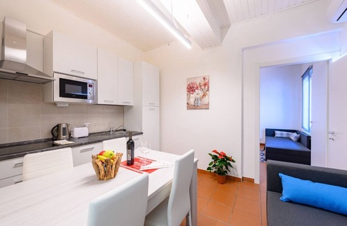 Oltretorrente Apartment | GuestHost - Apartment located on the first floor of a period building, with two floors in total, without lift.It comfortably accommodates 3 people in 45 m2 of space.We are located in the Oltretorrente district, a lively and picturesque area, a stone's th