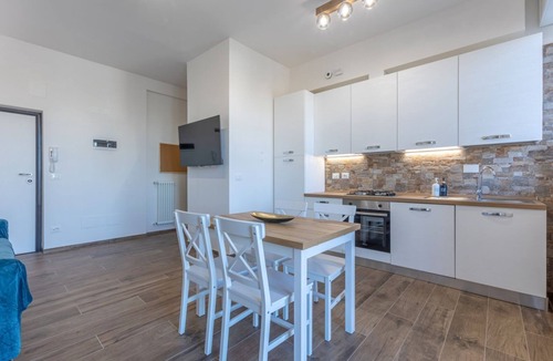 Bolognina Apartment | GuestHost - Bright apartment with balcony that accommodates up to 5 people, strategically located near the Technopole, the Fair and the Unipol Tower. Located in the Bolognina district, known for its lively and multicultural spirit, the apartment is locat
