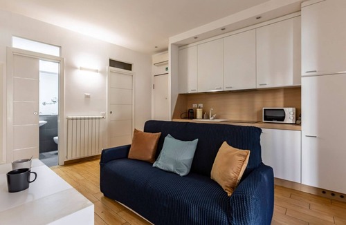 Lungarno del Tempio Apartment | GuestHost - Cozy 50 sqm apartment, for 4 people, located on the ground floor of a modern building on the bank of the Arno river. Not far from the historic center and well served by public transport, the apartment is located in a quiet and green residenti