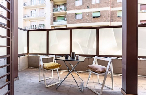 Lungarno del Tempio Apartment | GuestHost - Cozy 50 sqm apartment, for 4 people, located on the ground floor of a modern building on the bank of the Arno river. Not far from the historic center and well served by public transport, the apartment is located in a quiet and green residenti