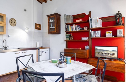 Ricorboli Apartment | GuestHost - Cozy apartment of about 45 sqm, for up to 4 people, located on the 2nd floor with lift (NOT suitable for disabled people; some steps at the entrance) of a renovated ancient building. The apartment is located in the Piazza Ferrucci/Ponte San N