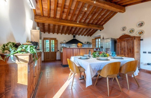 Palaia Villa | GuestHost - Enchanting villa located within an agricultural estate on the Tuscan hills, surrounded by nature and with a breathtaking view of the surrounding countryside. The property, equipped with private outdoor parking, outdoor swimming pool, gym area