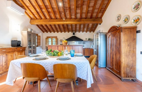 Palaia Villa | GuestHost - Enchanting villa located within an agricultural estate on the Tuscan hills, surrounded by nature and with a breathtaking view of the surrounding countryside. The property, equipped with private outdoor parking, outdoor swimming pool, gym area