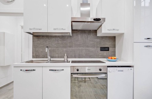 Bolognina Apartment | GuestHost - Just outside the center it is in a quiet and convenient position even for those who reach Bologna by car.The apartment is on the raised ground floor without a lift.About 30 square meters large on one floor. There are 3 windows that all overlo